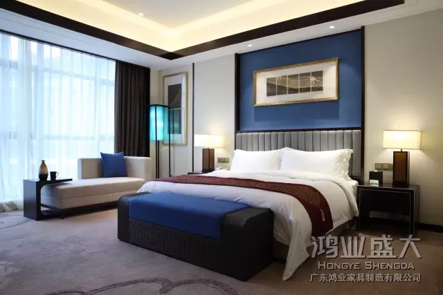 鴻業(yè)家具使整個(gè)空間傳統(tǒng)中透著現(xiàn)代,現(xiàn)代中揉著古典。