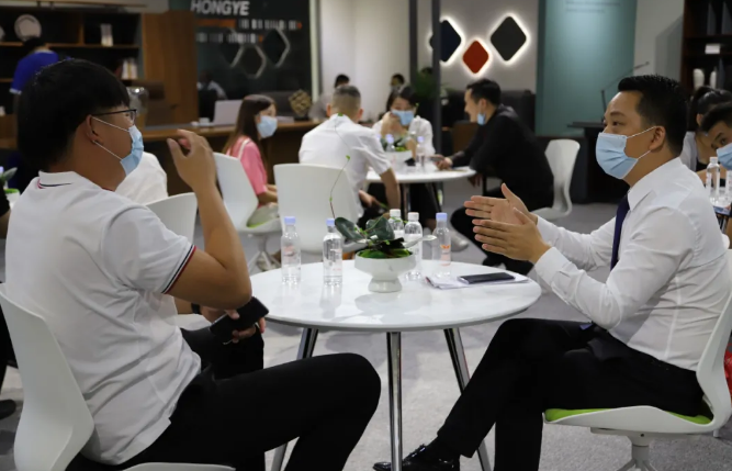 與客戶(hù)交談