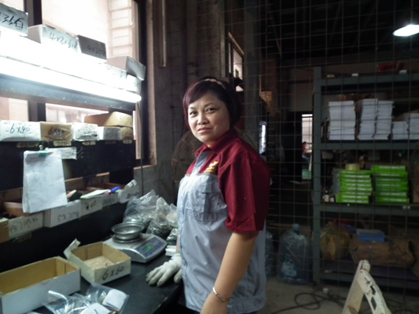  這一刻小編用鏡頭定格了鴻業公司媽媽們幸福的微笑，希望遠在老家的親朋好友，可以放心自己的媽媽。