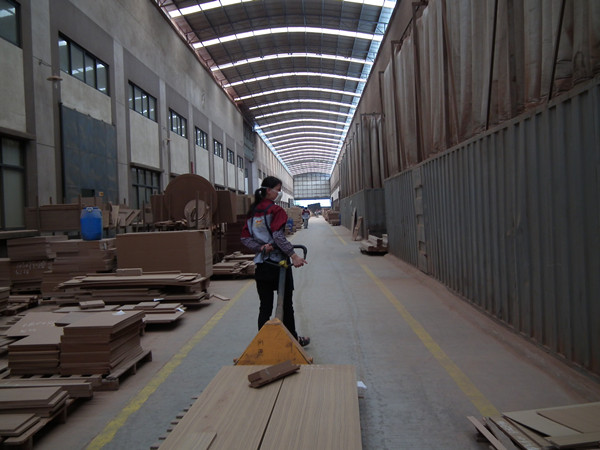 現每當提到孩子的讀書時，她的嘴角漸漸浮起一絲微笑。是啊，孩子永遠是父母的心頭肉，他們可以微笑著面對生活。    