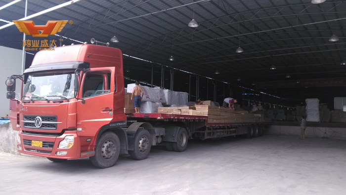 鴻業家具出貨平臺為武漢某駕校裝車現場直擊