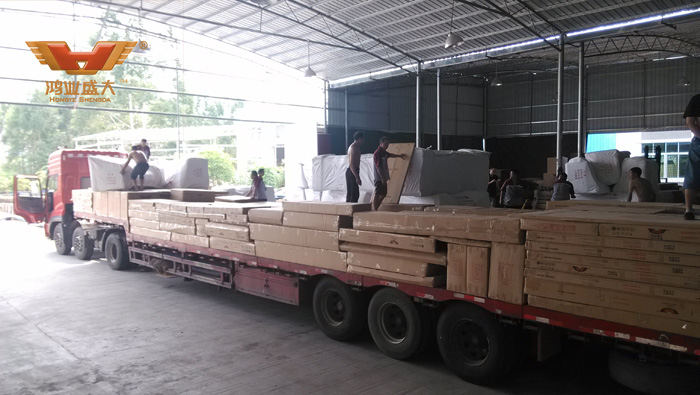 鴻業家具出貨平臺為武漢某駕校裝車現場直擊