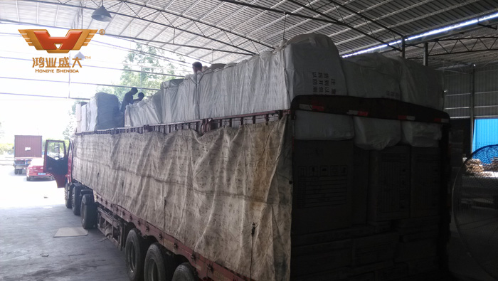    鴻業家具出貨平臺為杜總辦公家具采購項目裝貨現場直擊：