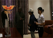 尼日利亞國家領(lǐng)導人蒞臨鴻業(yè)家具參觀指導