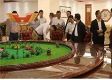 國家領(lǐng)導蒞臨鴻業(yè)家具指導