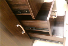 好辦公桌椅使用好五金配件，優質辦公桌椅提高工作效率