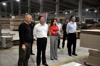 贛州市副市長南康區(qū)委書記 徐兵一行，蒞臨鴻業(yè)家具集團(tuán)考察