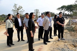 鶴山市政協黨組書記、主席馮偉華同志帶領各專委會主任一行赴鴻業集團調研工作
