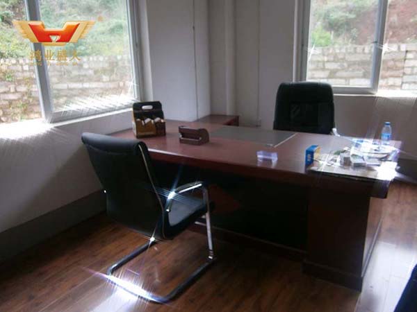 主管辦公室辦公家具配套 重慶三和實業(yè)有限公司高管辦公室配套方案